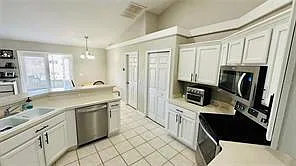 3 bed, 2.0 bath, 1697 sqft, $2,200 — Photo 4