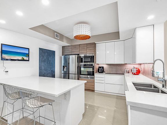 2nd image of 3340 NE 190th St APT 1408