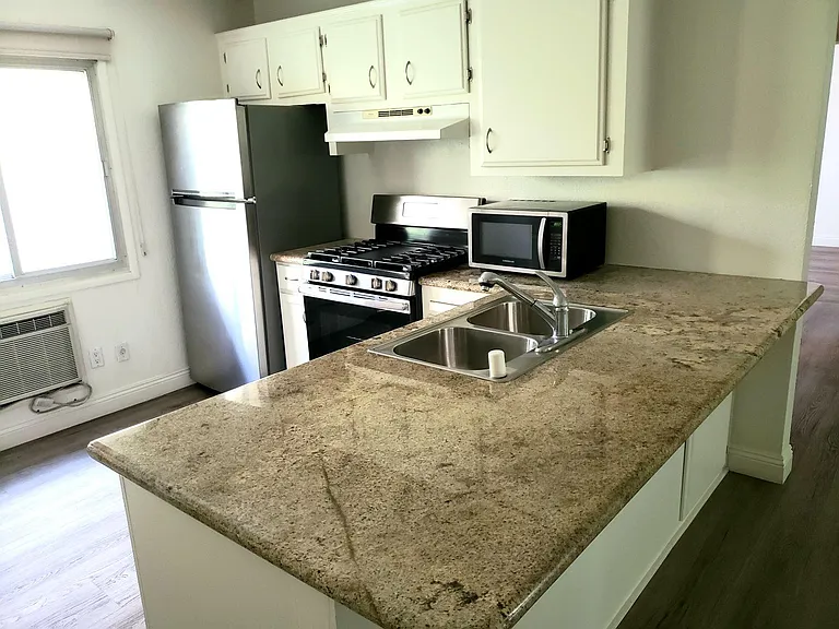 713 Huntley Dr — Photo 7