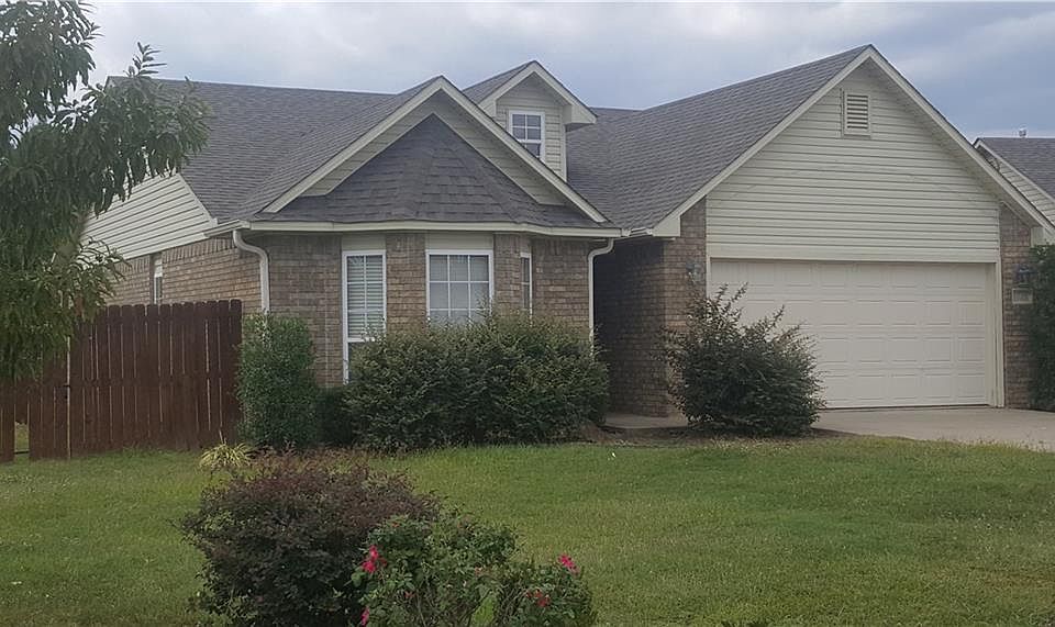 1st image of 1725 Old Oaks Ln