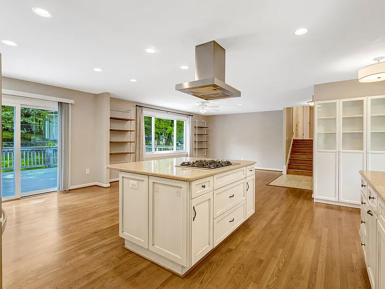 6717 Reynard Dr — Photo 13