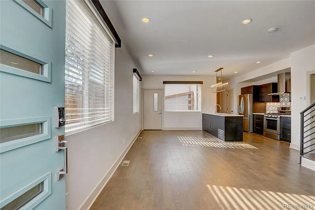 3 bed, 2.5 bath, 1333 sqft, $3,000 — Photo 3