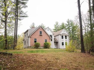 23 Pheasant Run Dr, Chester, NH 03036
