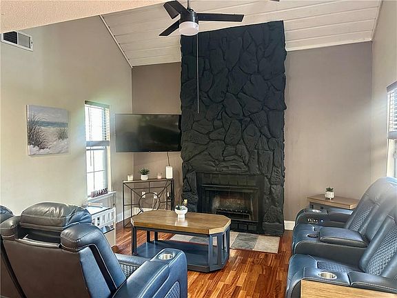 5th image of 1500 W Esplanade Ave #10D