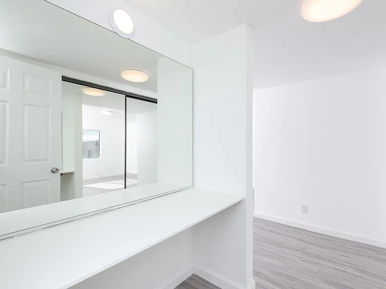 1555 S Bundy Dr #202 — Photo 13