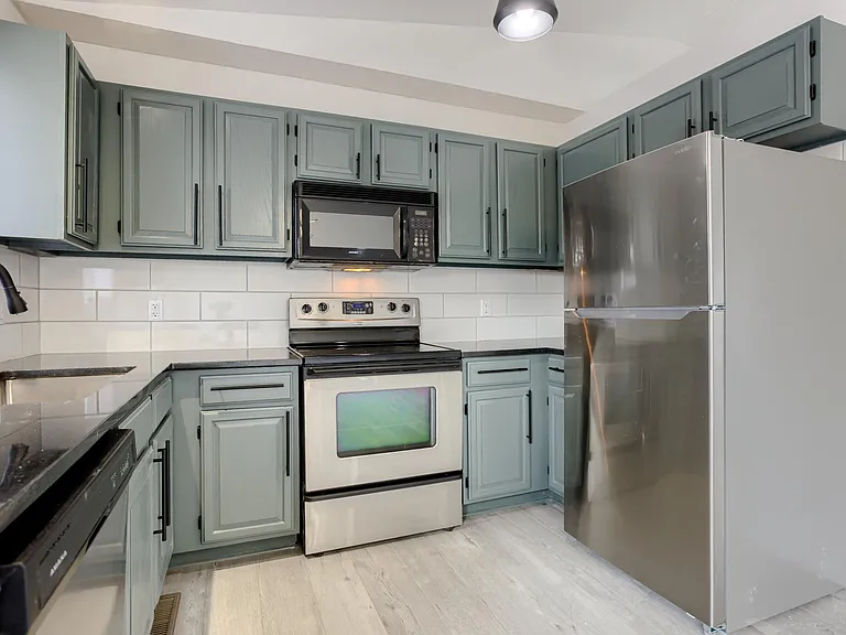 240 N 1st St #11 — Photo 6