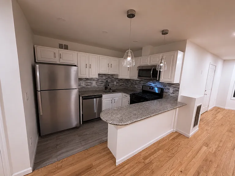 334 Saint Pauls Ave #1 — Photo 4