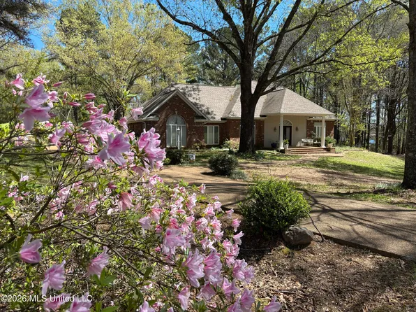 206 Crescent H Dr, Terry, MS 39170