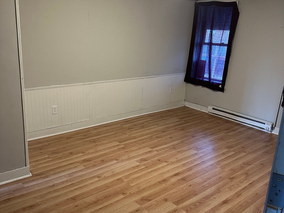1st image of 218 1st St S APT 1