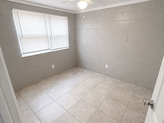 3rd image of 2201 Washington St APT B