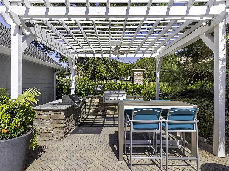 100 Lenox Park Cir NE — Photo 9