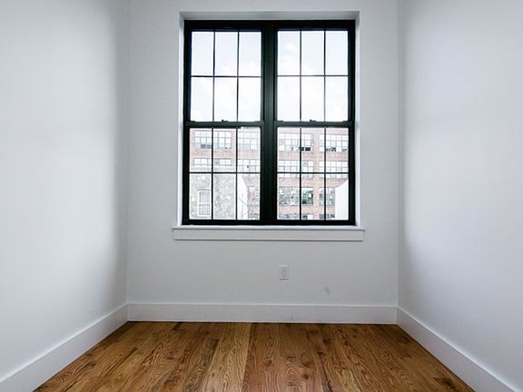4th image of 261 Boerum St