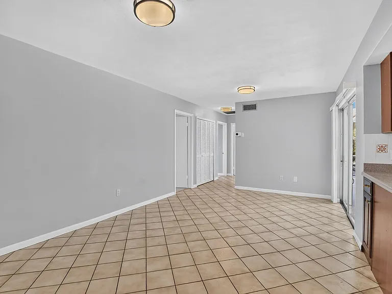200 NW 11th Ave — Photo 35