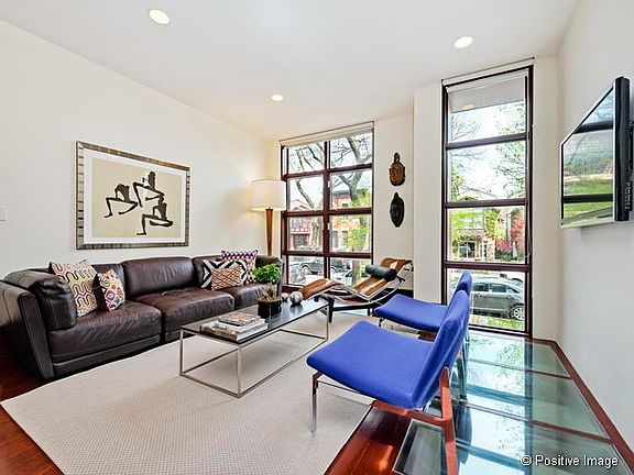 3rd image of 1927 W Potomac Ave APT 1