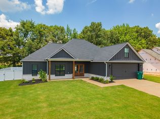 50 Shady Meadows Dr, Jackson, TN 38305