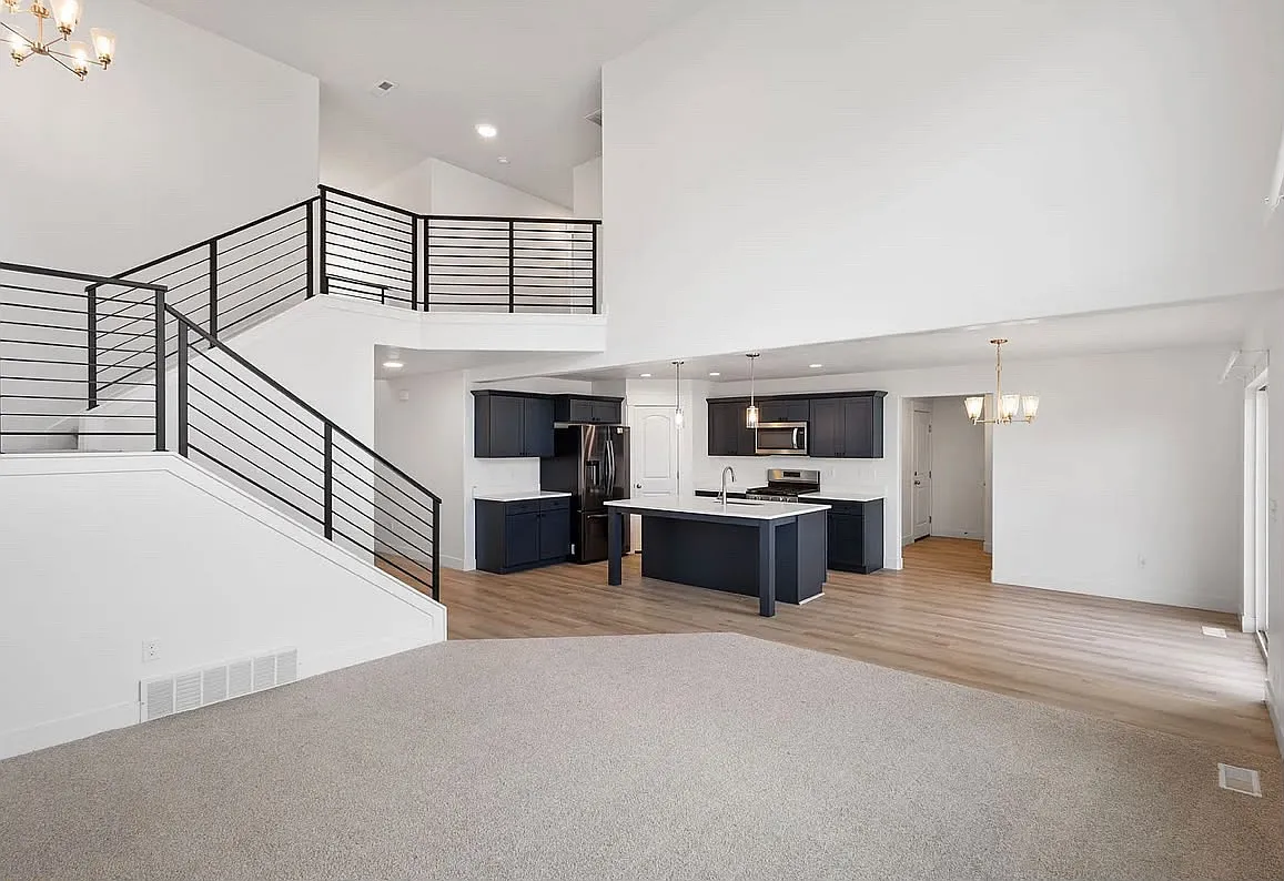 4 bed, 2.5 bath, 3600 sqft, $3,200 — Photo 4