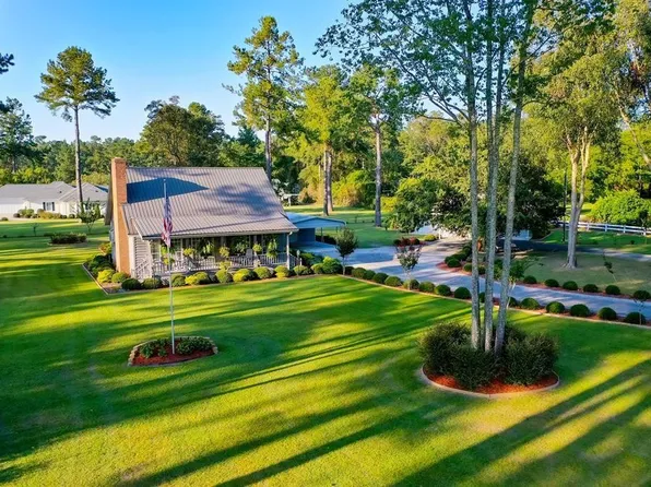 725 E Wacona Dr, Waycross, GA 31501