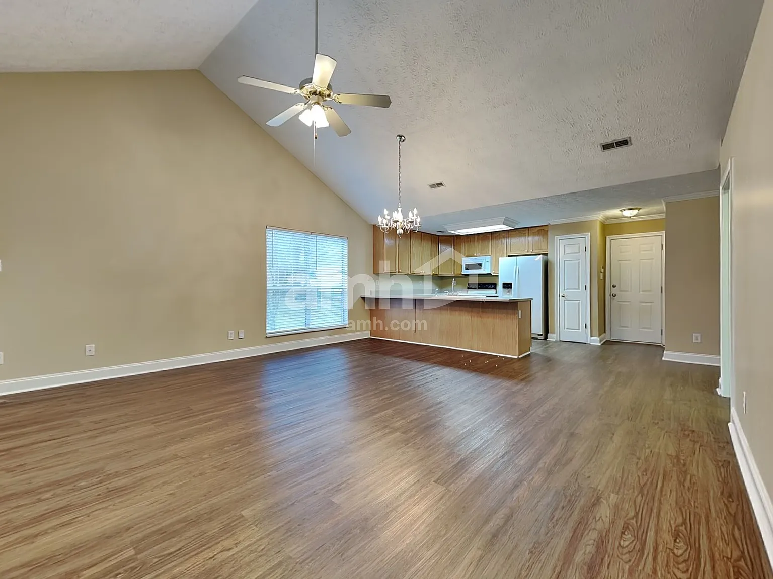 3 bed, 2.0 bath, 1584 sqft, $2,395 — Photo 4