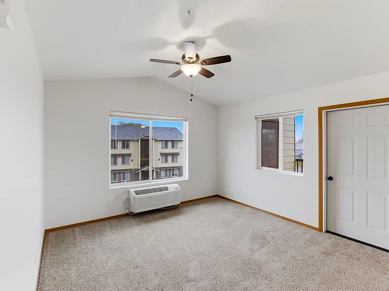 Oak Springs Apartments — Photo 36