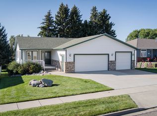 121 E Edmonton Dr, Bismarck, ND 58503