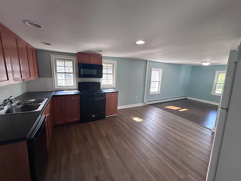 360 Goodrich St #2 — Photo 6