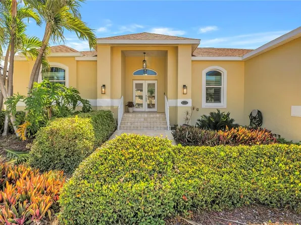 343 8th Ave N, Tierra Verde, FL 33715