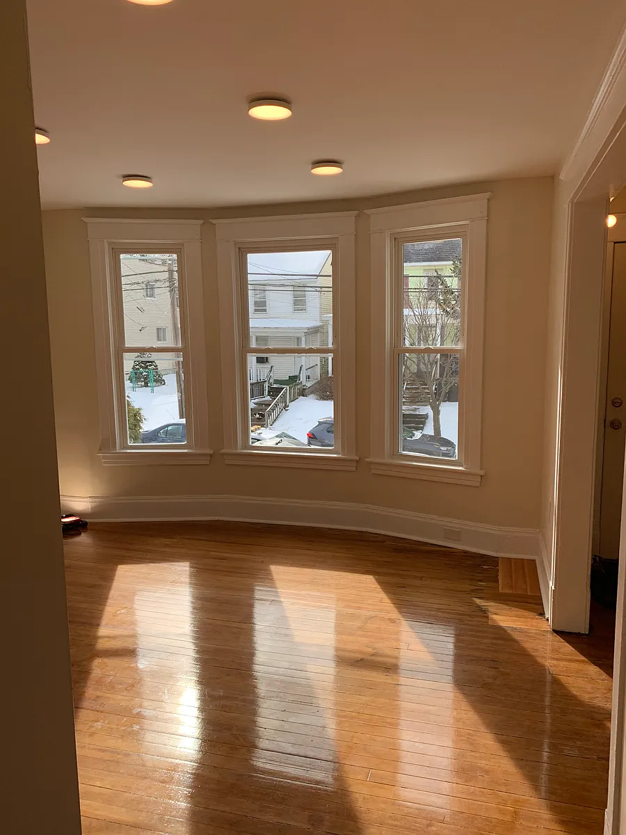 Building Photo - 499 Morris St #1