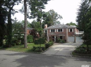17 Stonehenge Rd, Great Neck, NY 11023