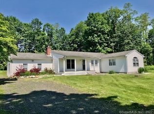 8 Edwards Dr, Brookfield, CT 06804