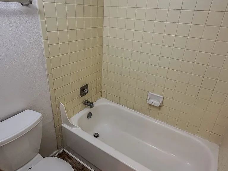 Eastpointe — Photo 34