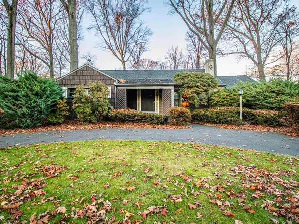 15 Montrose Ave, Colonia, NJ 07067
