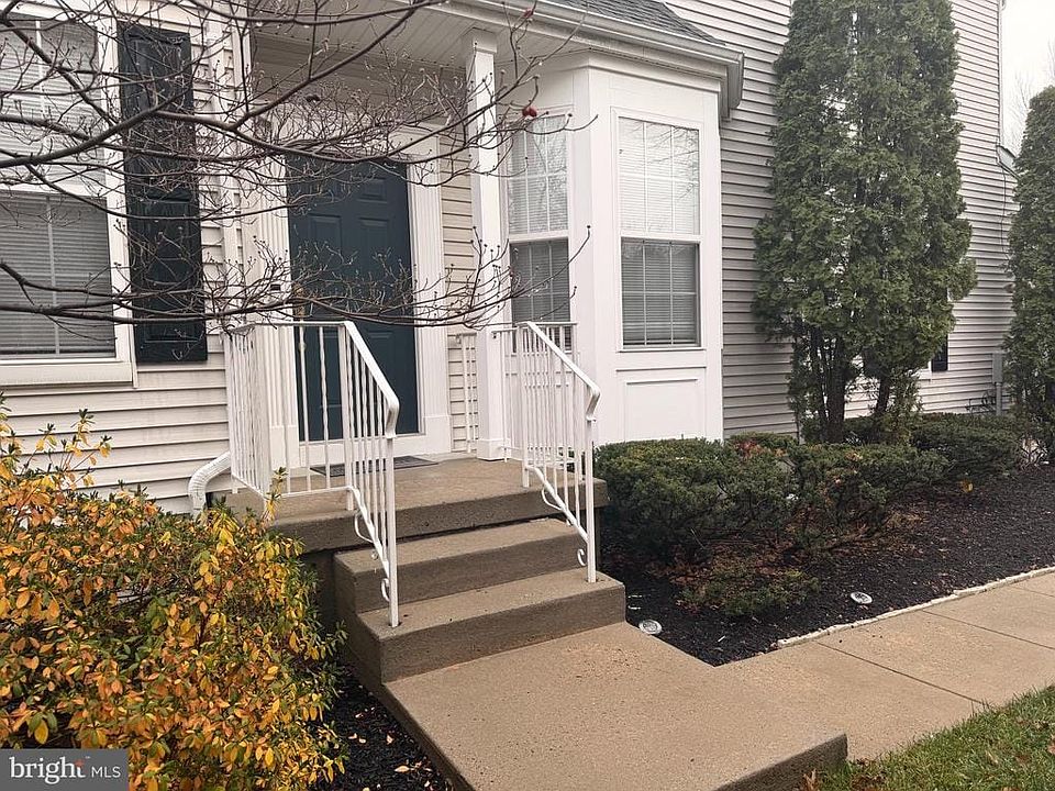 1st image of 36 Weaver Dr