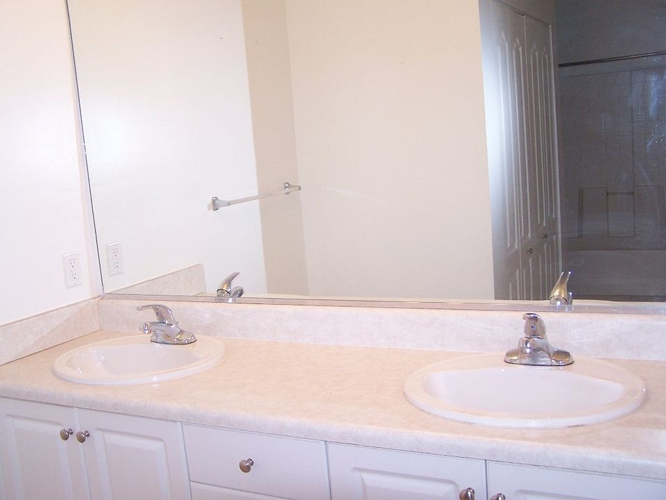 2nd image of 5060 Fairways Cir APT F106