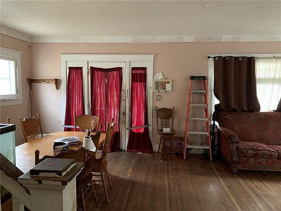 5th image of 438 E 51st St