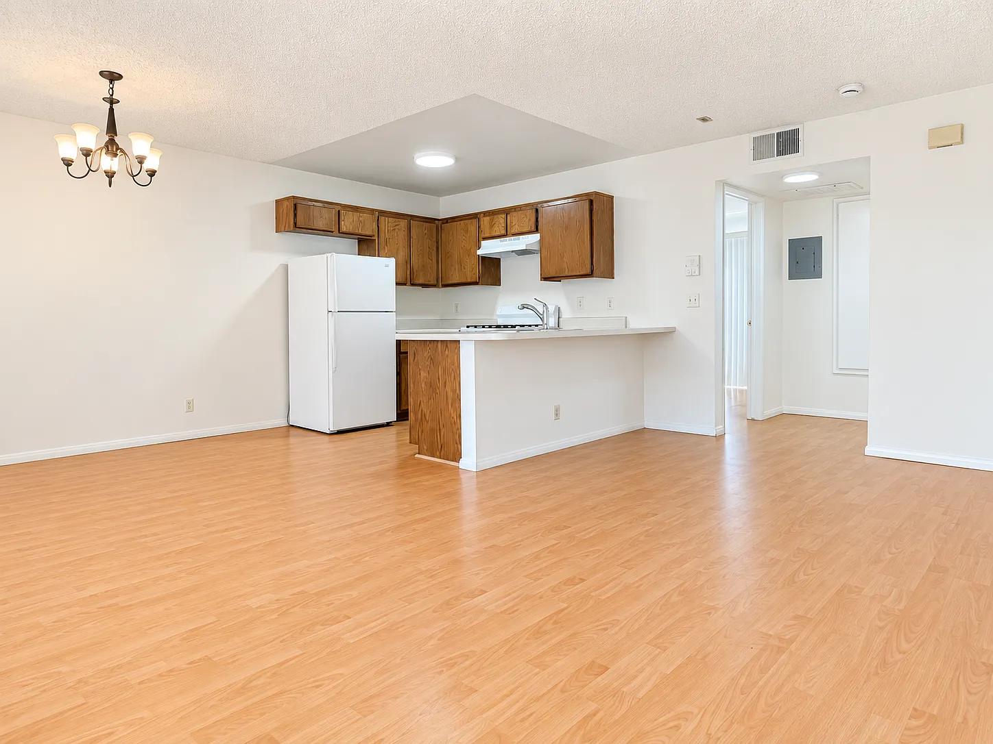 1 bed, 700 sqft, $2,100 — Photo 2