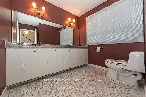 17 Royal Oak Dr — Photo 3
