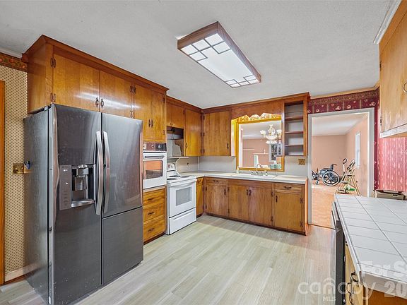 4th image of 5323 S New Hope Rd