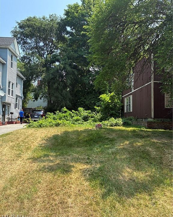 1st image of E 93rd St