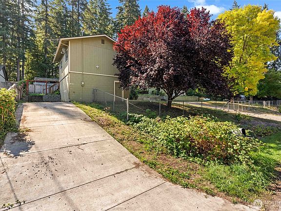 5th image of 13837 Horsefall Avenue SE