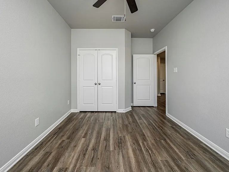 517 Fallbrook Dr — Photo 46