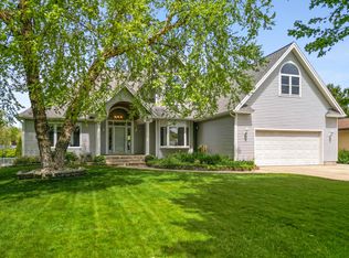 607 Apache Dr, Fremont, MI 49412