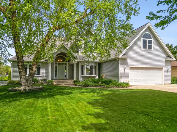 607 Apache Dr, Fremont, MI 49412