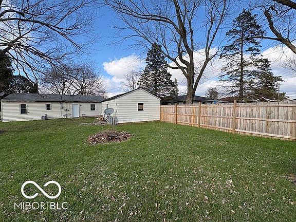 4th image of 1805 E Carver Dr