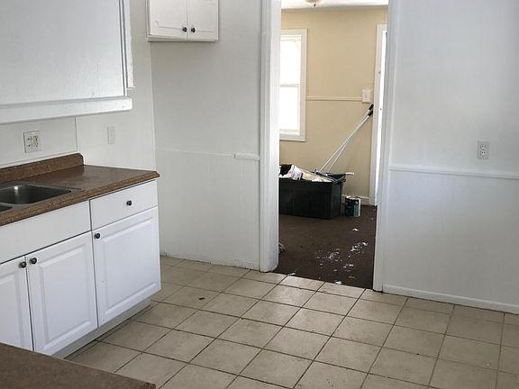 3rd image of 4095 Hereford St