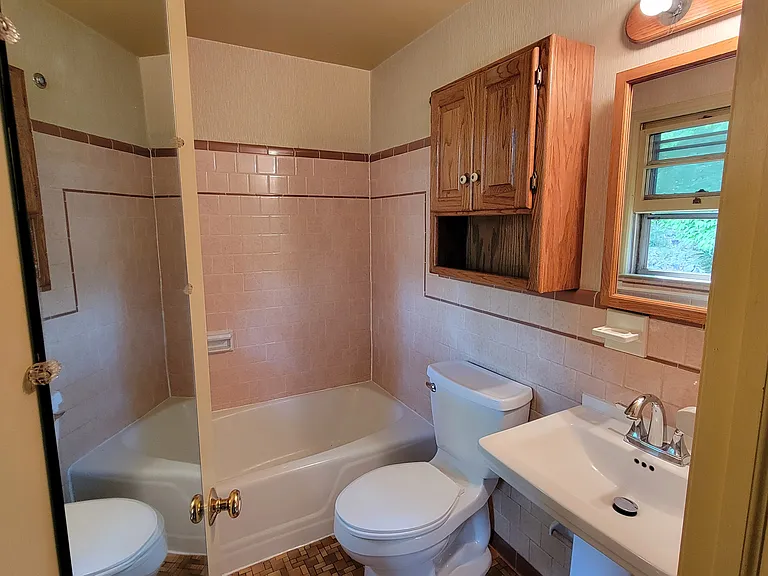 121 Layton Ave — Photo 16