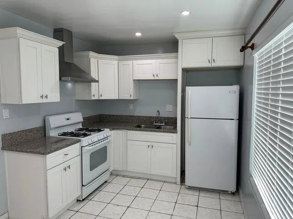 Townsend Hacienda, 825-829 S Townsend St #2B-1Ba-1000Sqft, Santa Ana, CA 92704