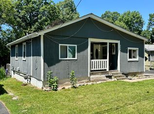 2243 Hartford Ave, Waterford, MI 48327