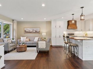 2404 Helena Ave N, Oakdale, MN 55128