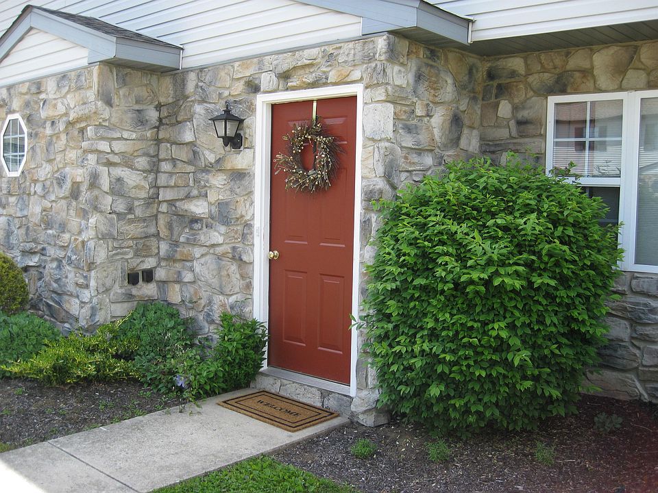 1st image of 200 Magnolia Dr