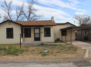 304 W 8th St, Del Rio, TX 78840
